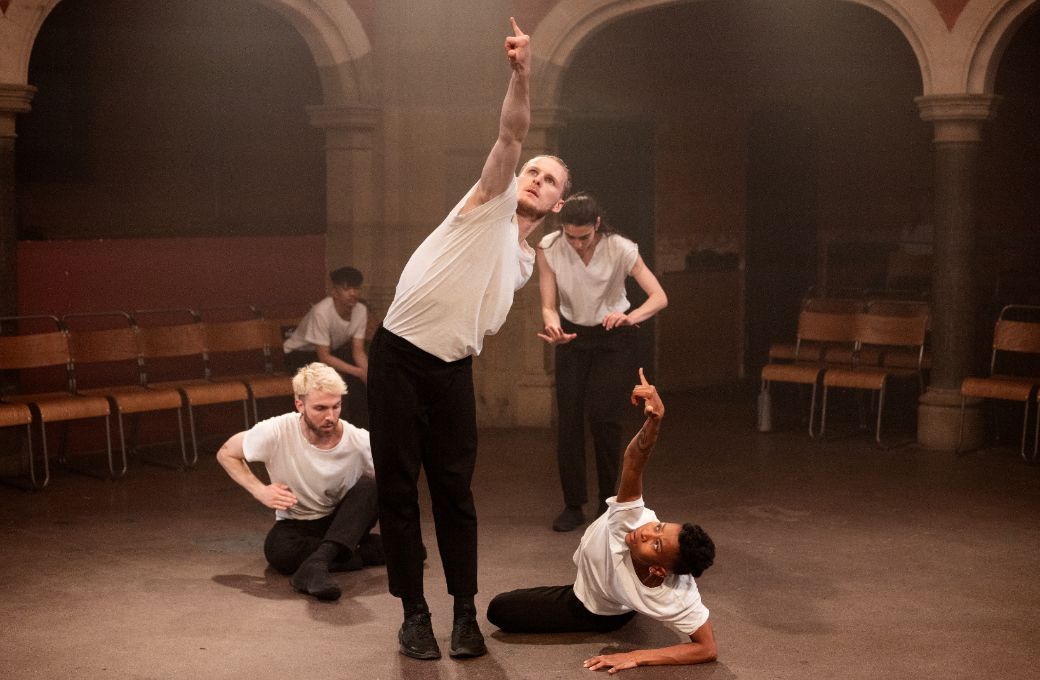 Rambert in Jill Johnson's <i>Analogue</i> © Camilla Greenwell