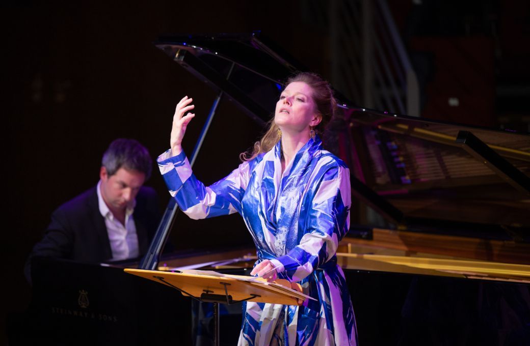 Barbara Hannigan et Bertrand Chamayou dans <i>Jumalattaret</i> © Pierre Boulez Saal / Peter Adamik