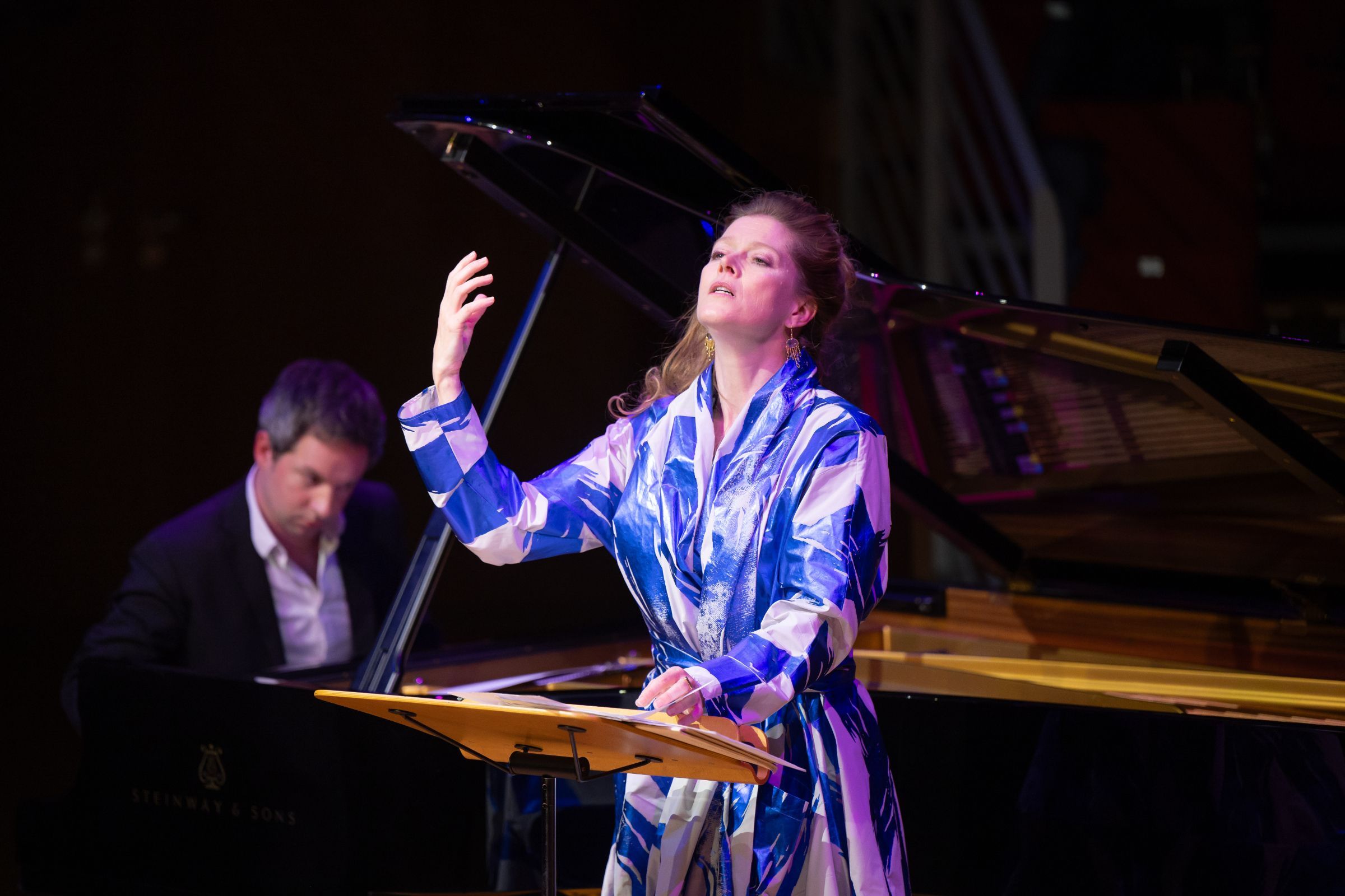 Barbara Hannigan et Bertrand Chamayou dans <i>Jumalattaret</i> &copy; Pierre Boulez Saal / Peter Adamik