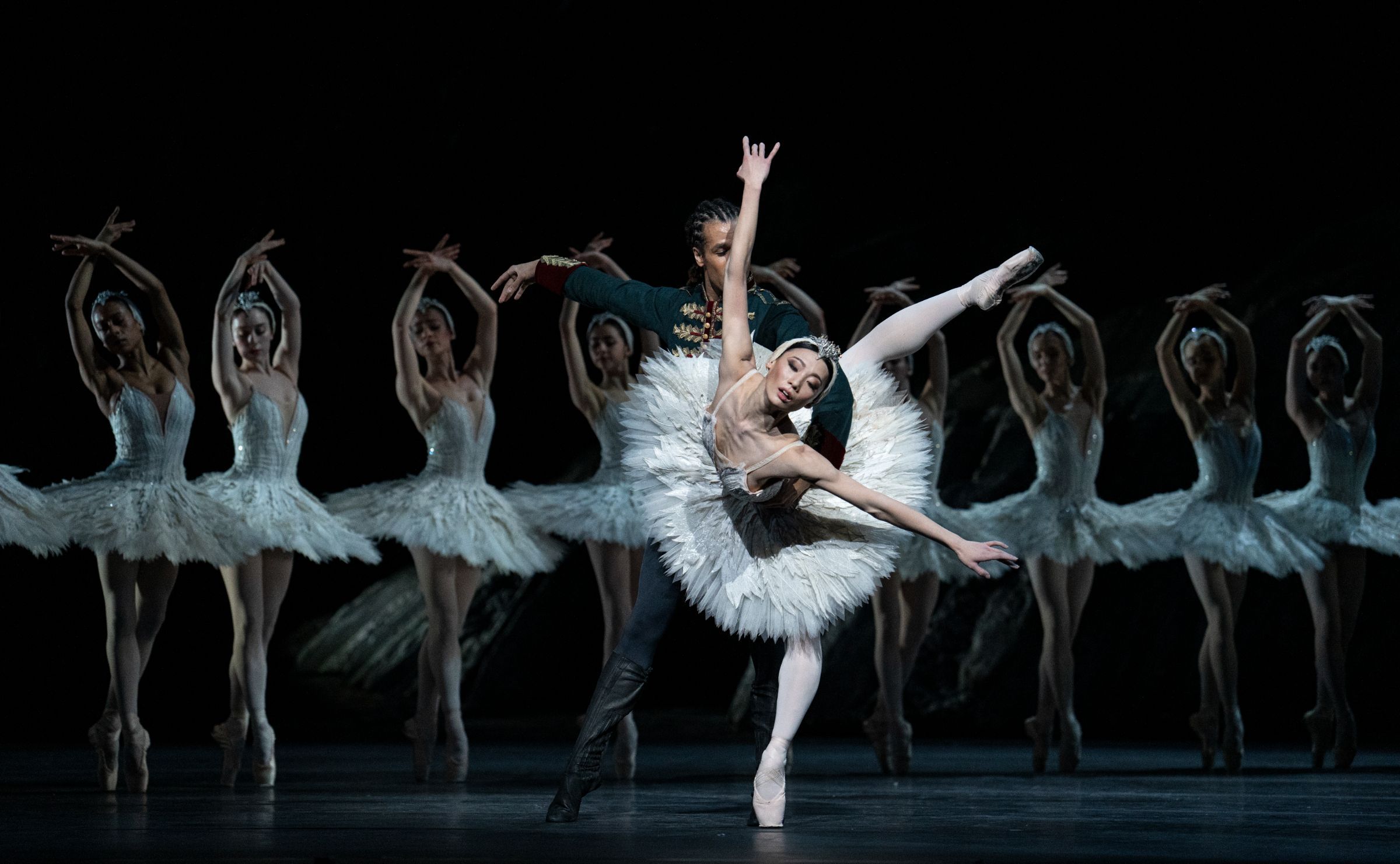 Joseph Sissens as Siegfried and Mariko Sasaki as Odette in Liam Scarlett's <i>Swan Lake</i> &copy; Asya Verzhbinsky