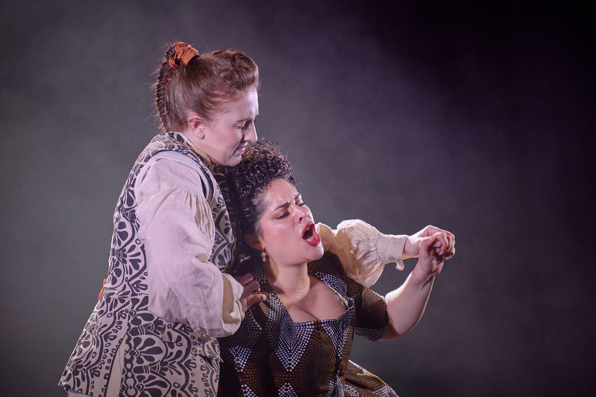 Gemma Ní Bhriain (Megacle) and Alexandra Urquiola (Aristea) &copy; Ros Kananagh