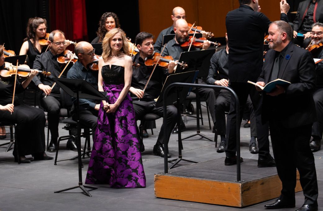 Sonia de Munck (soprano) y Thomas Cooley (tenor) con la Orquesta y Coro de la OSG &copy; Orquesta Sinf&oacute;nica de Galicia