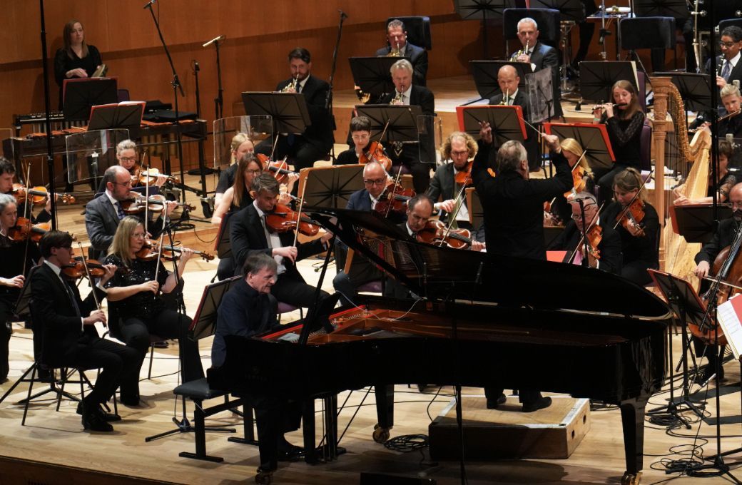 Sir Stephen Hough and the Hallé © Alex Burns | The Hallé