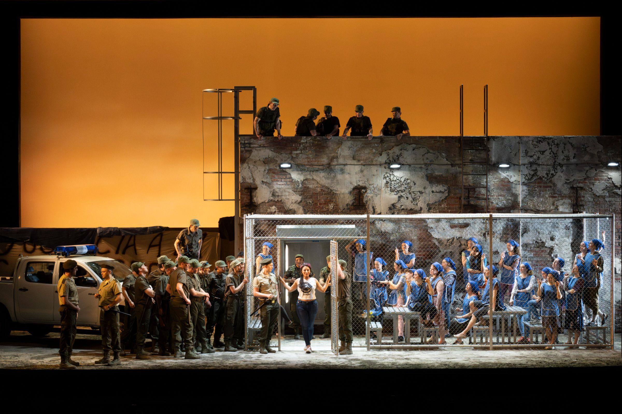 Rihab Chaieb (Carmen) and Glyndebourne Chorus &copy; Glyndebourne Productions | Richard Hubert Smith