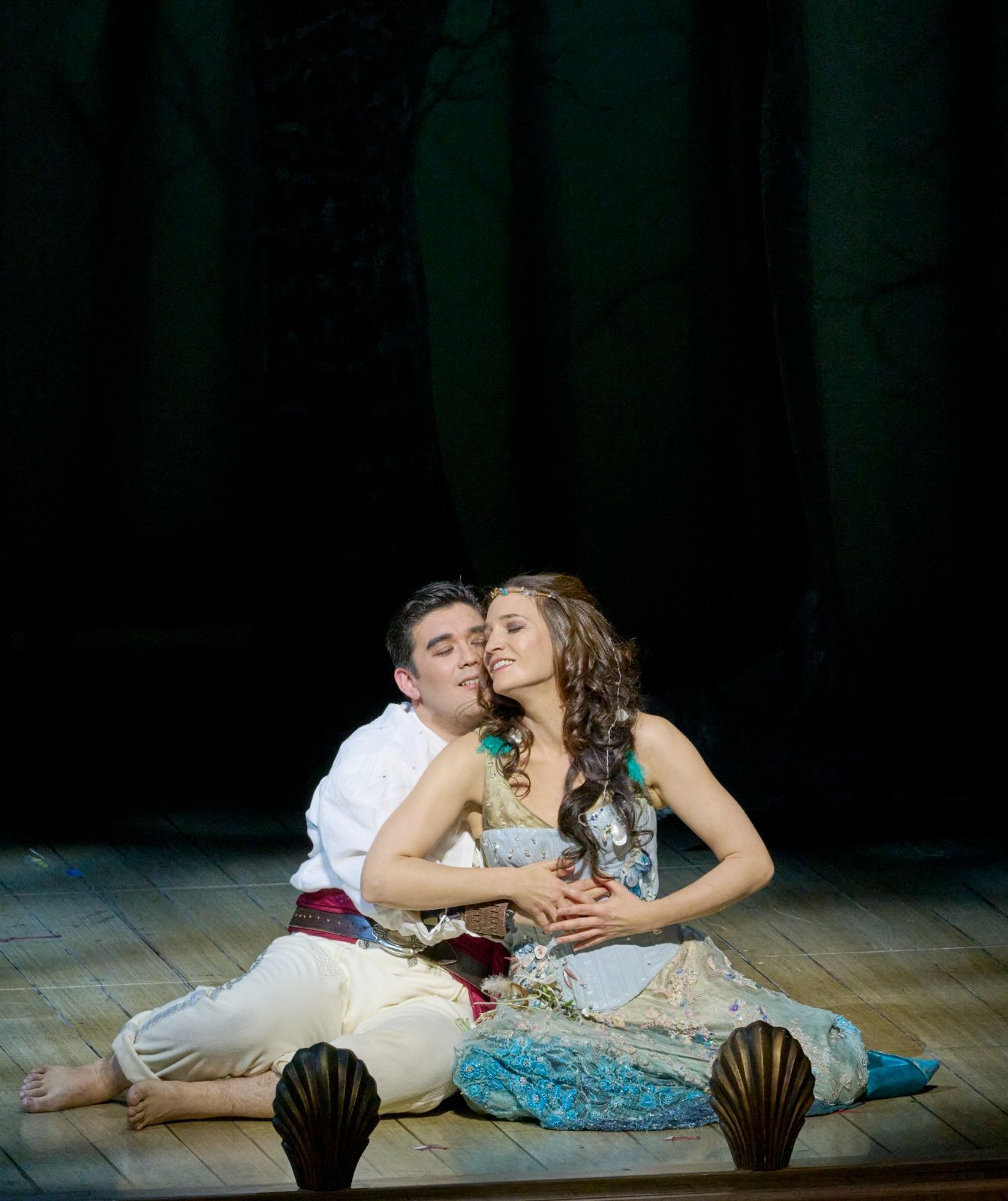 Hiroshi Amako (Ferdinand) und Kate Lindsey (Miranda) &copy; Wiener Staatsoper | Michael Pöhn