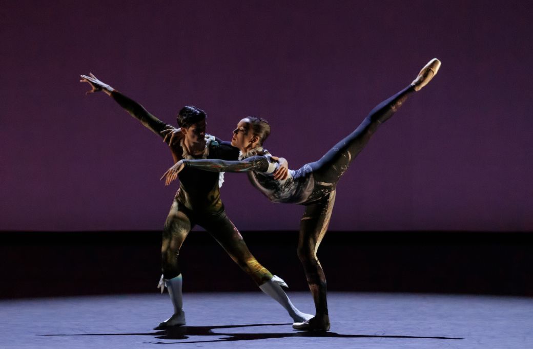 Emily Kikta and Peter Walker in Kyle Abraham's <i>Love Letter (on shuffle)</i> &copy; Erin Baiano