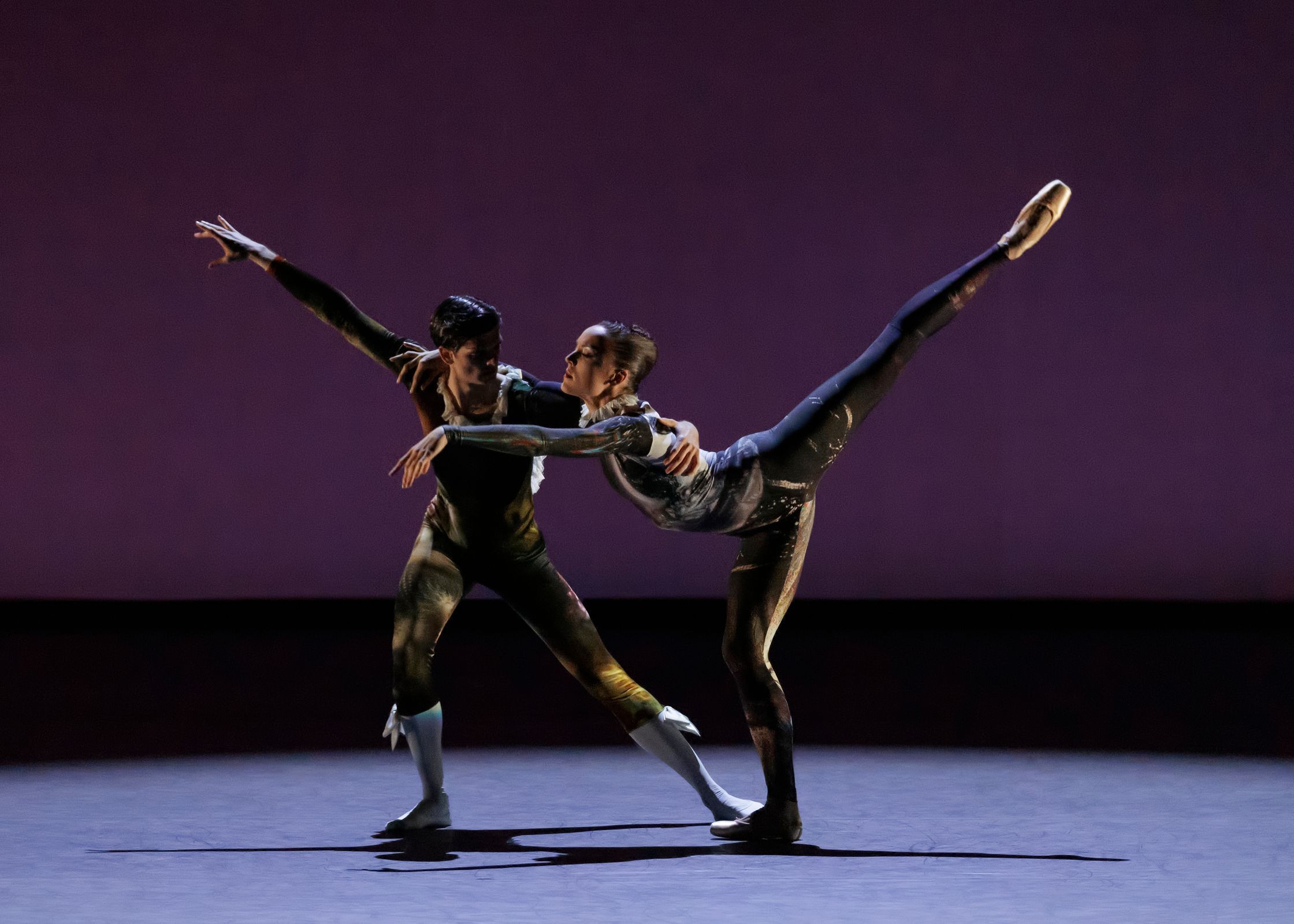 Emily Kikta and Peter Walker in Kyle Abraham's <i>Love Letter (on shuffle)</i> &copy; Erin Baiano