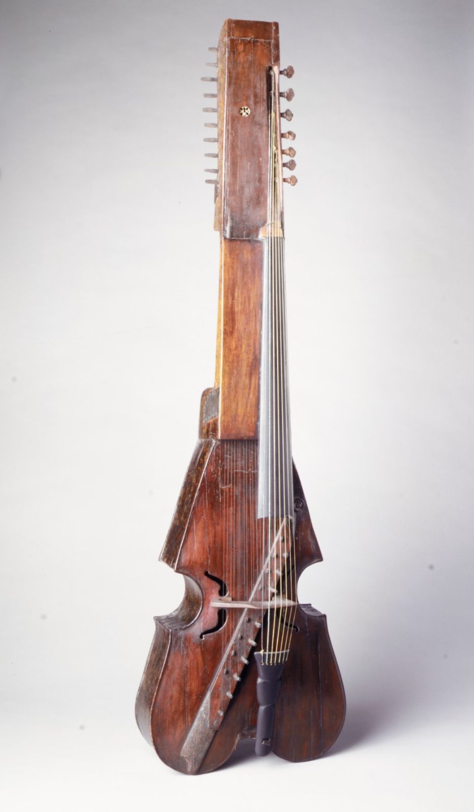 Baryton, made c.1779 &copy; Public domain | Metropolitan Museum of Art