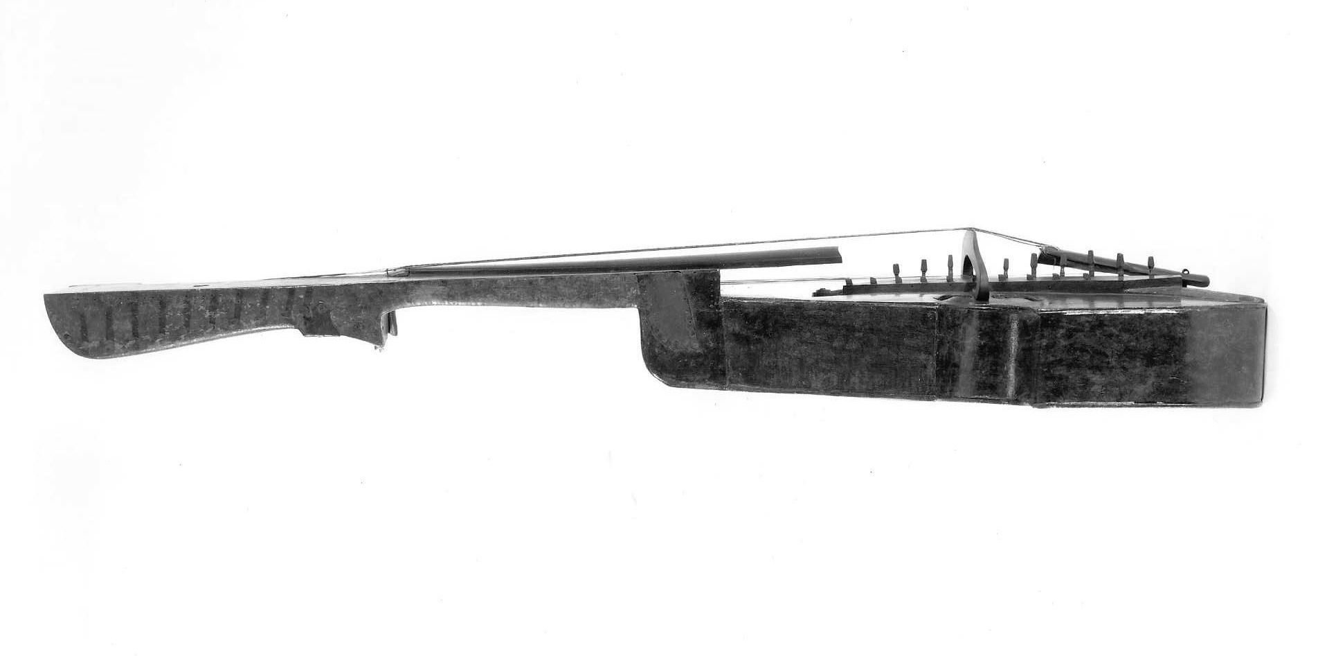 Baryton, c.1779, side view &copy; Public domain | Metropolitan Museum of Art