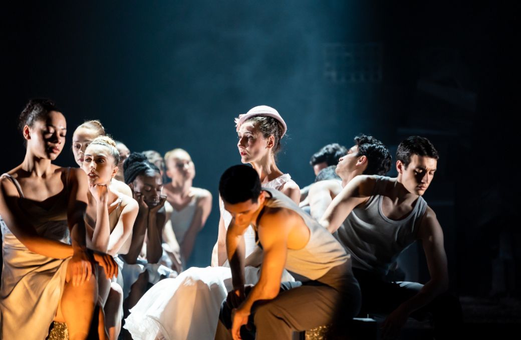 Marge Hendrick as Blanche (centre) in <i>A Streetcar Named Desire</i> © Andy Ross