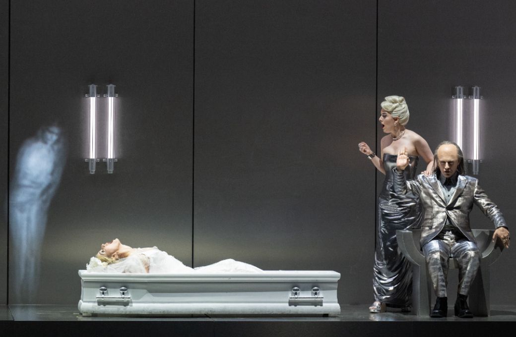 Miriam Kutrowatz (Euridice), Simone McIntosh (Proserpina) und Mirco Palazzi (Plutone) &copy; Monika Rittershaus