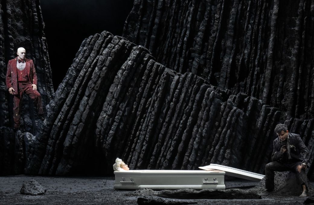 Mark Milhofer (Apollo), Miriam Kutrowatz (Euridice) und Krystian Adam (Orfeo) &copy; Monika Rittershaus