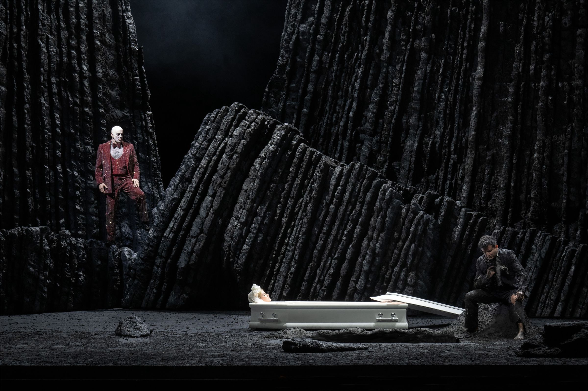 Mark Milhofer (Apollo), Miriam Kutrowatz (Euridice) und Krystian Adam (Orfeo) &copy; Monika Rittershaus