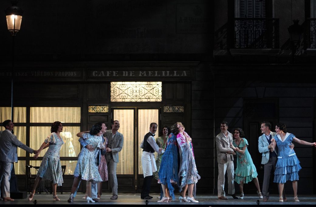 Escena de <i>La verbena de la Paloma</i> &copy; Elena del Real | Teatro de la Zarzuela