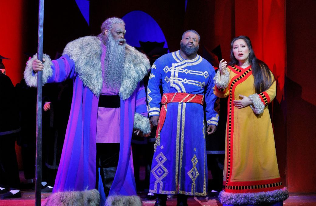 Morris Robinson (Timur), Russell Thomas (Calaf) and Guanqun Yu (Li&ugrave;) &copy; LA Opera | Cory Weaver
