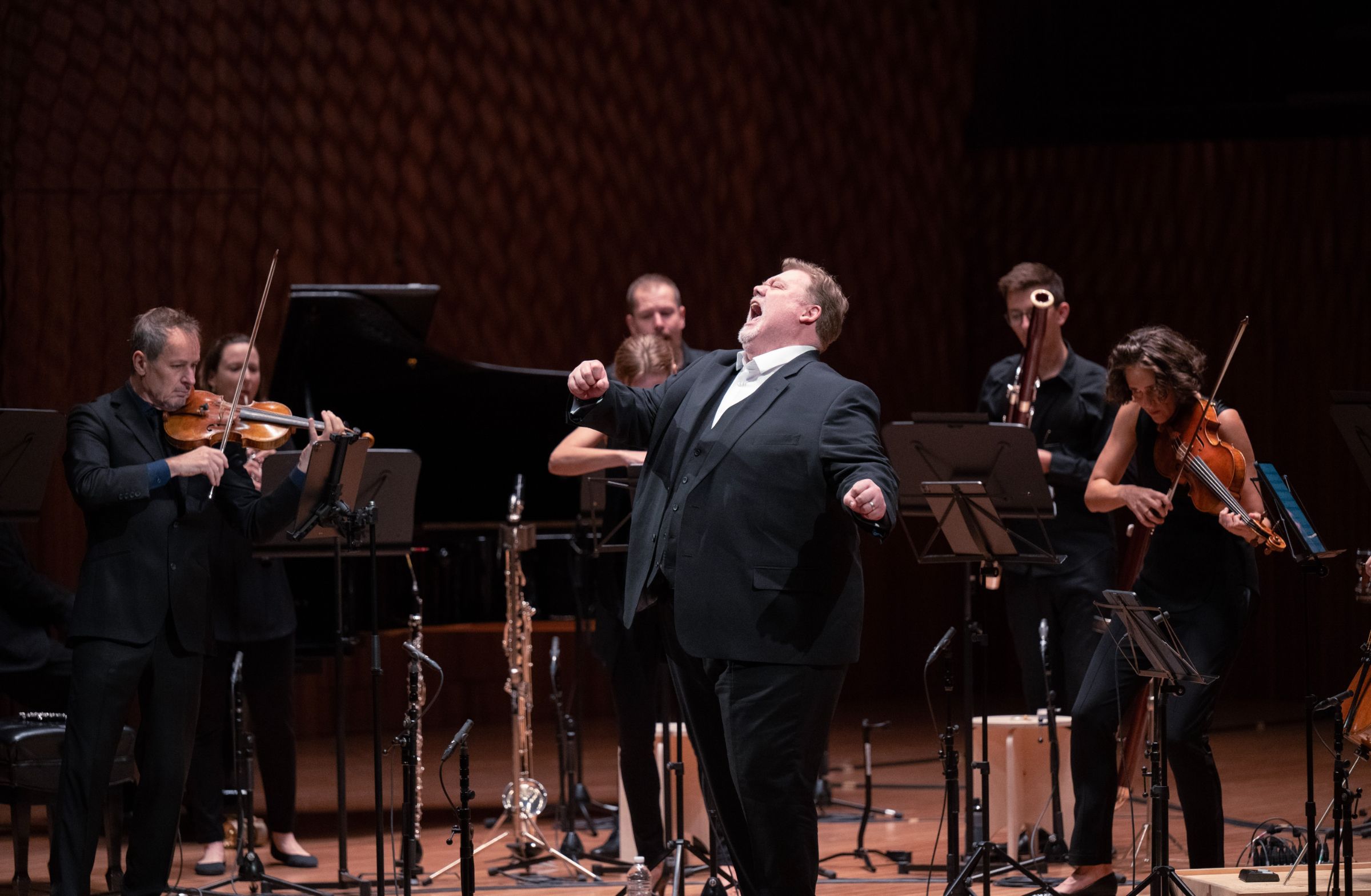 Stuart Skelton and the Australian Chamber Orchestra © Nic Walker