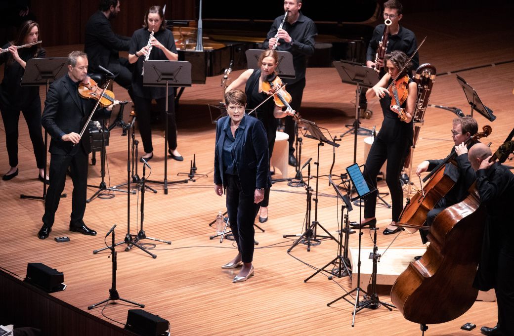 Catherine Carby and the Australian Chamber Orchestra © Nic Walker