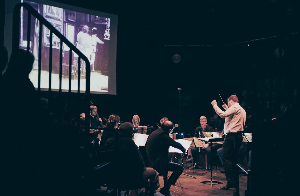 George Morton conducts Ensemble 360 © Matthew Johnson