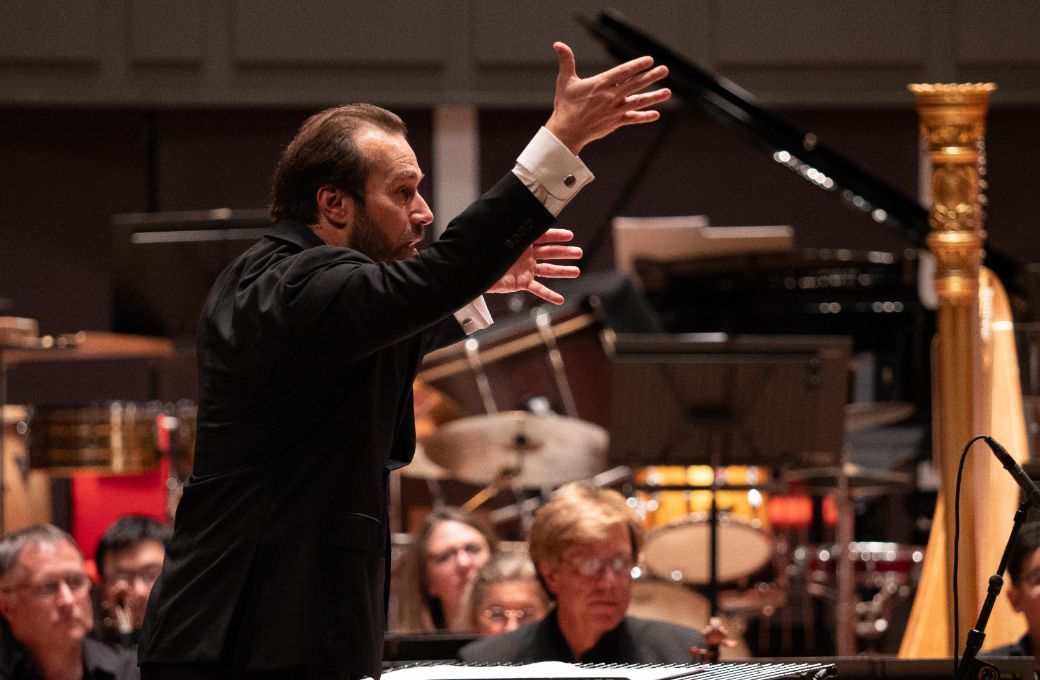 Fabien Gabel conducts the CBSO © Hannah Fathers