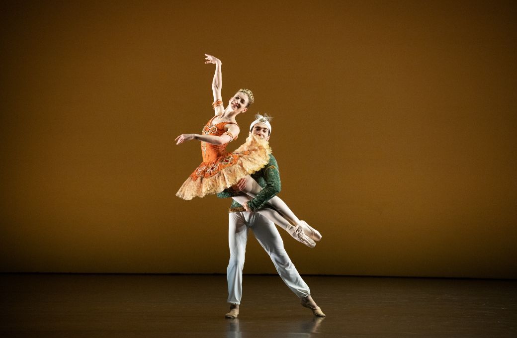 Anna-Babette Winkler and Jose María Lorca Menchón in Act 2 pas de deux from <i>La Bayadère</i> © Laurent Liotardo