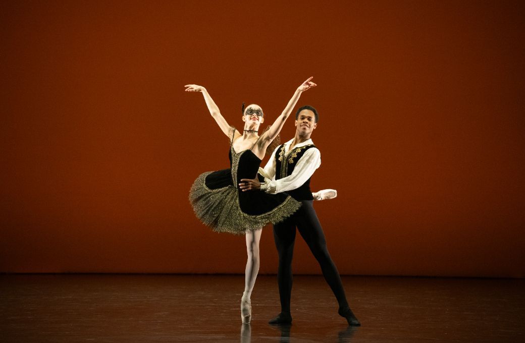 Breanna Foad and Thiago Pereira performing <i>Satanella</i> &copy; Laurent Liotardo