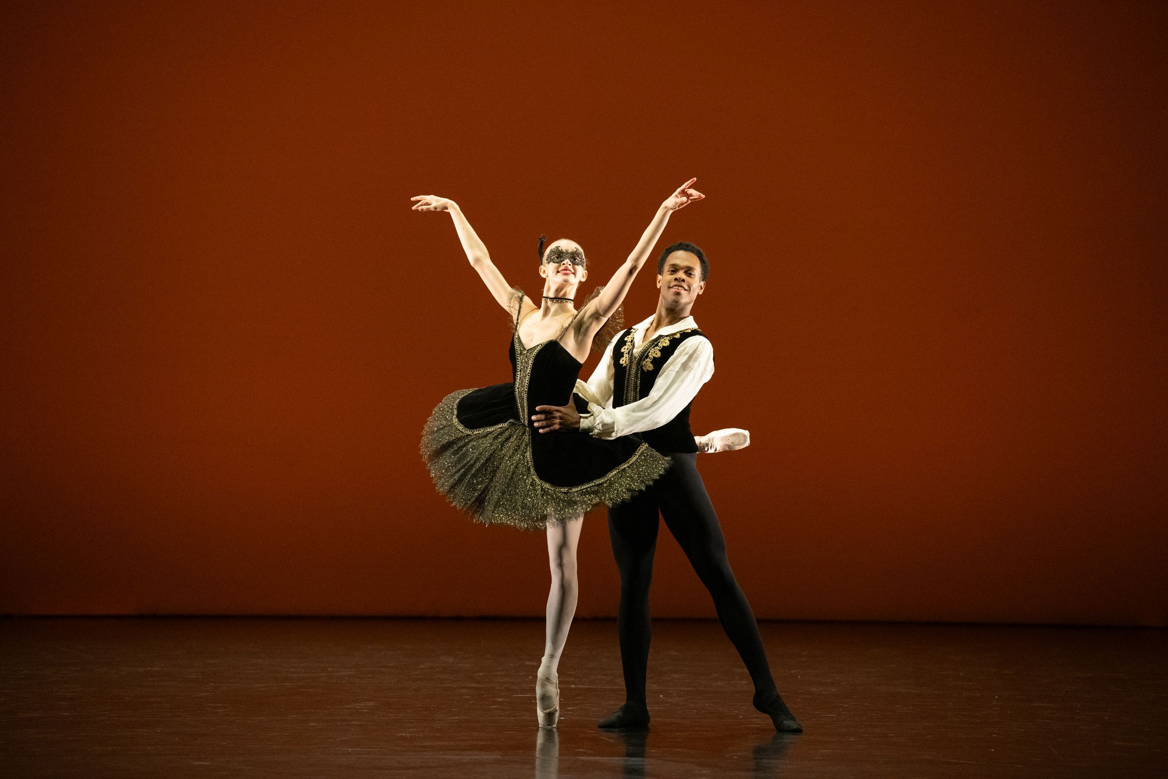 Breanna Foad and Thiago Pereira performing <i>Satanella</i> &copy; Laurent Liotardo