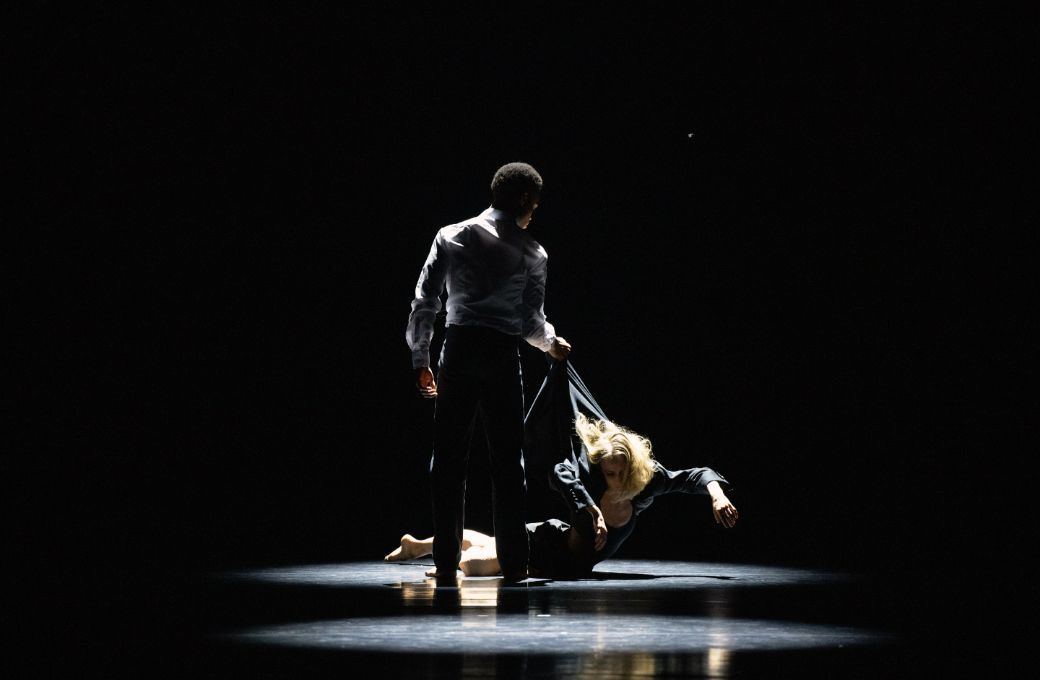 Thiago Pereira and Breanna Foad in Ching-Ying Chien's <i>Penrose</i> &copy; Laurent Liotardo