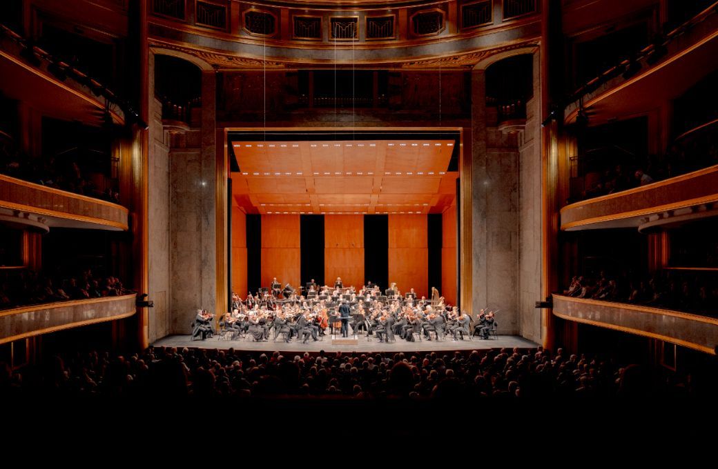 Marie Jacquot dirige la Staatskapelle de Dresde au Théâtre des Champs-Élysées © Markenfotografie