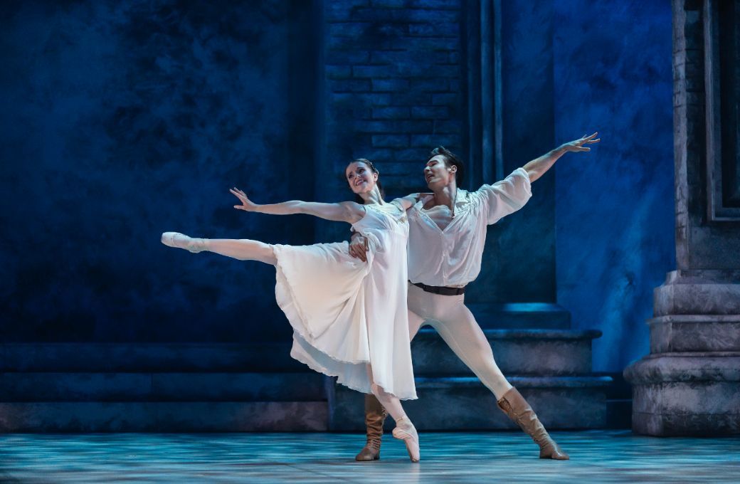 Dominique Larose as Juliet and Joseph Taylor as Romeo in <i>Romeo & Juliet</i> © Emily Nuttall