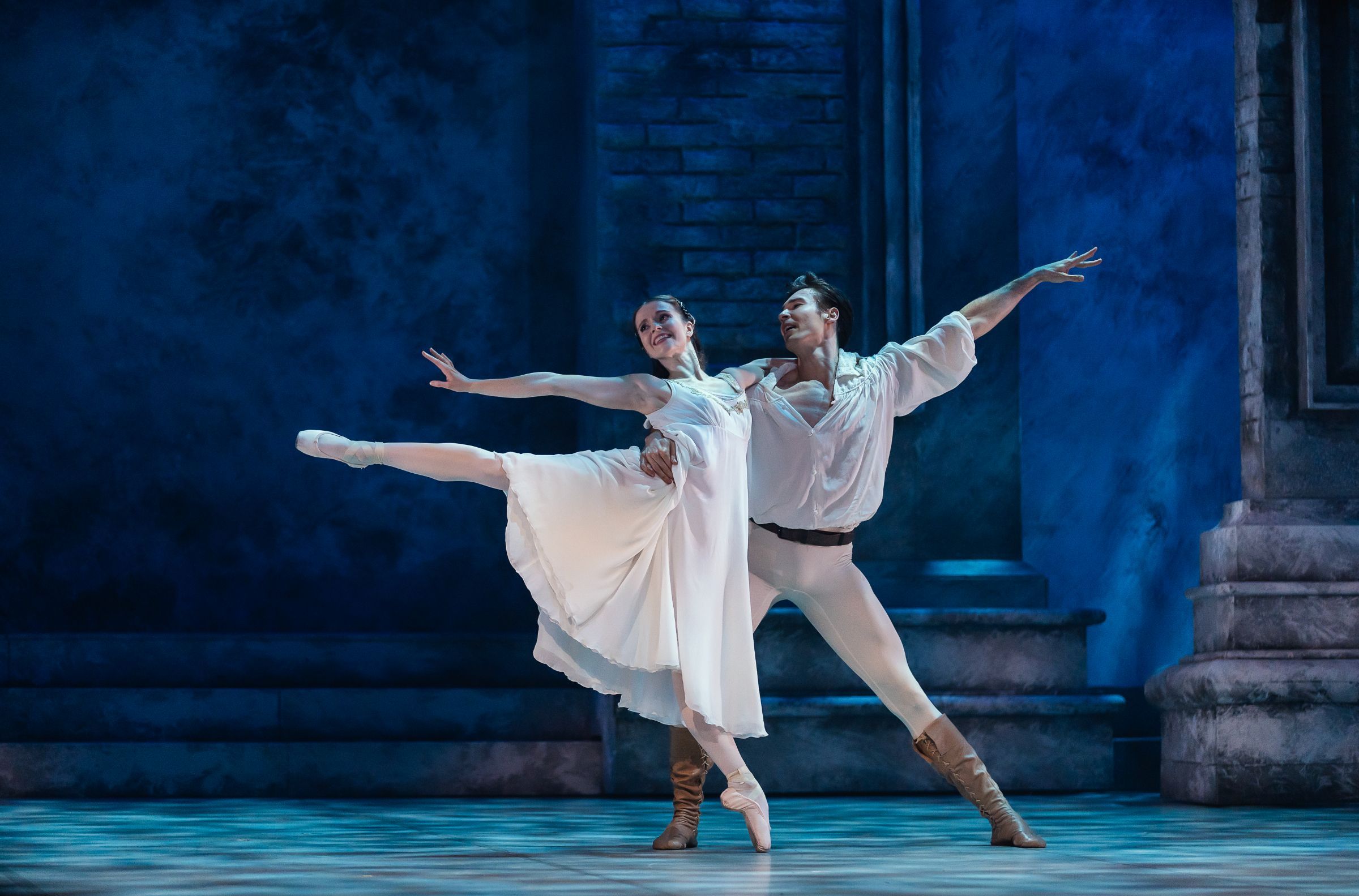 Dominique Larose as Juliet and Joseph Taylor as Romeo in <i>Romeo & Juliet</i> © Emily Nuttall
