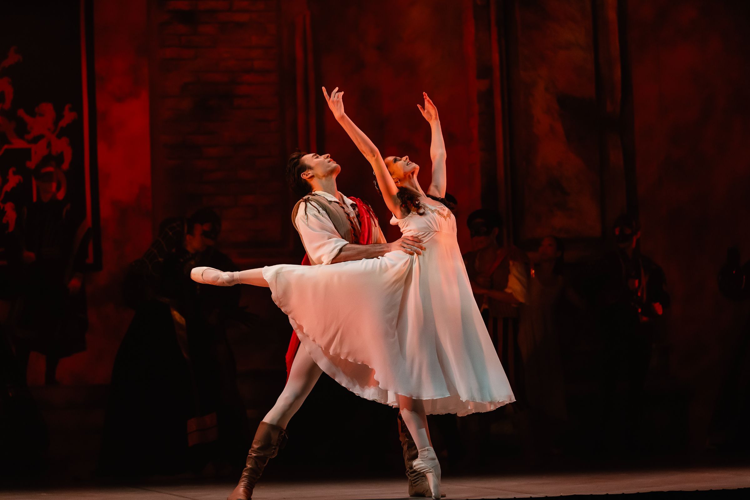 Dominique Larose as Juliet and Joseph Taylor as Romeo in <i>Romeo & Juliet</i> © Emily Nuttall