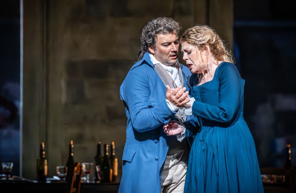 Jonas Kaufmann (Andrea Chénier) and Sondra Radvanovsky (Maddalena di Coigny) © ROH | Marc Brenner