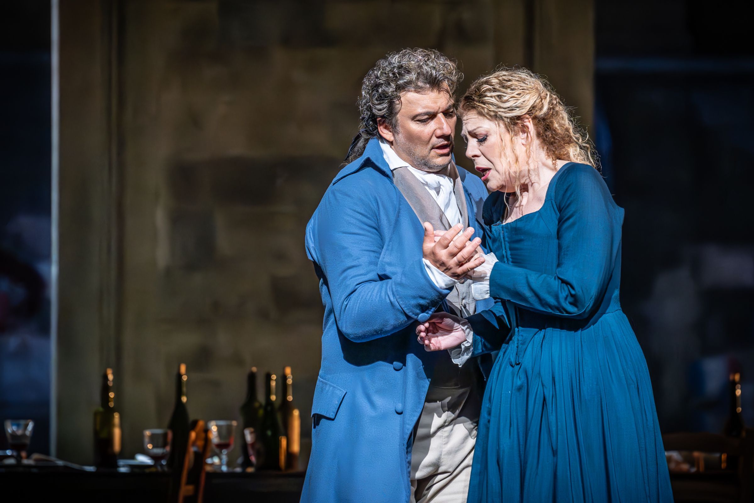Jonas Kaufmann (Andrea Chénier) and Sondra Radvanovsky (Maddalena di Coigny) &copy; ROH | Marc Brenner