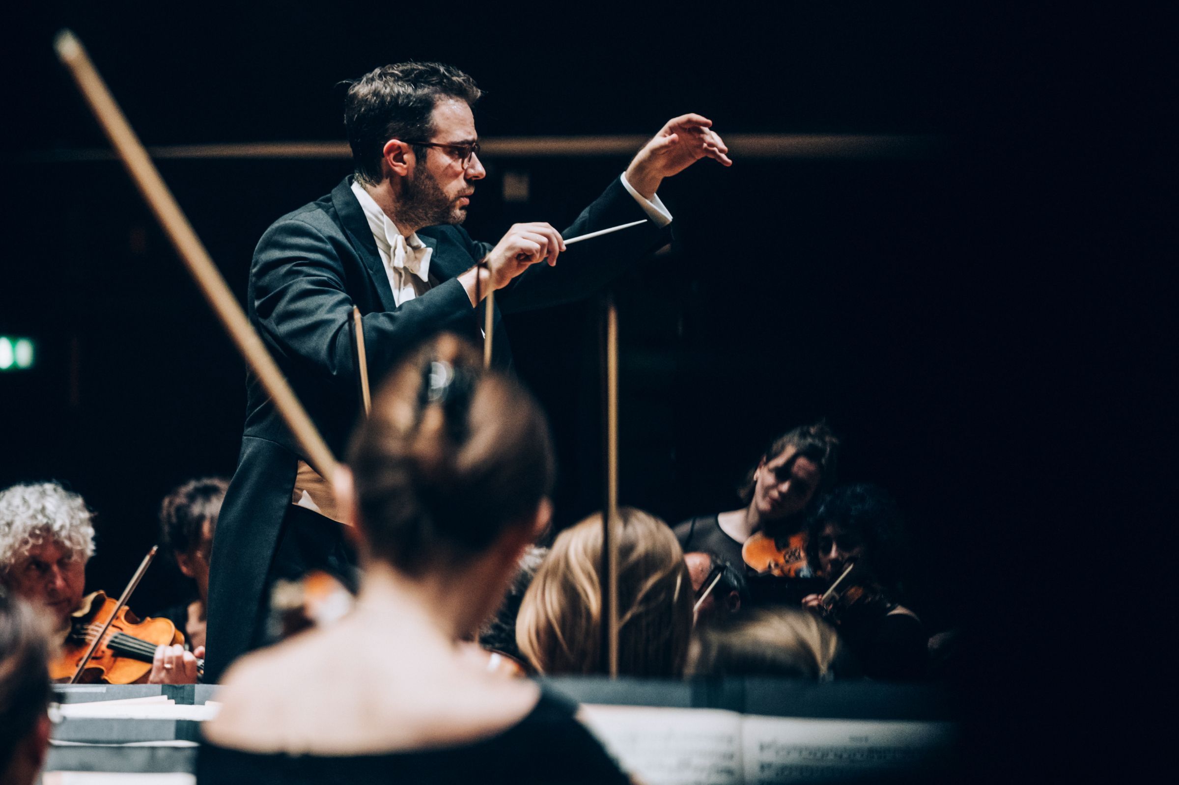 Dinis Sousa dirige l'Orchestre Révolutionnaire et Romantique à la Philharmonie © Ondine Bertrand / Cheeese