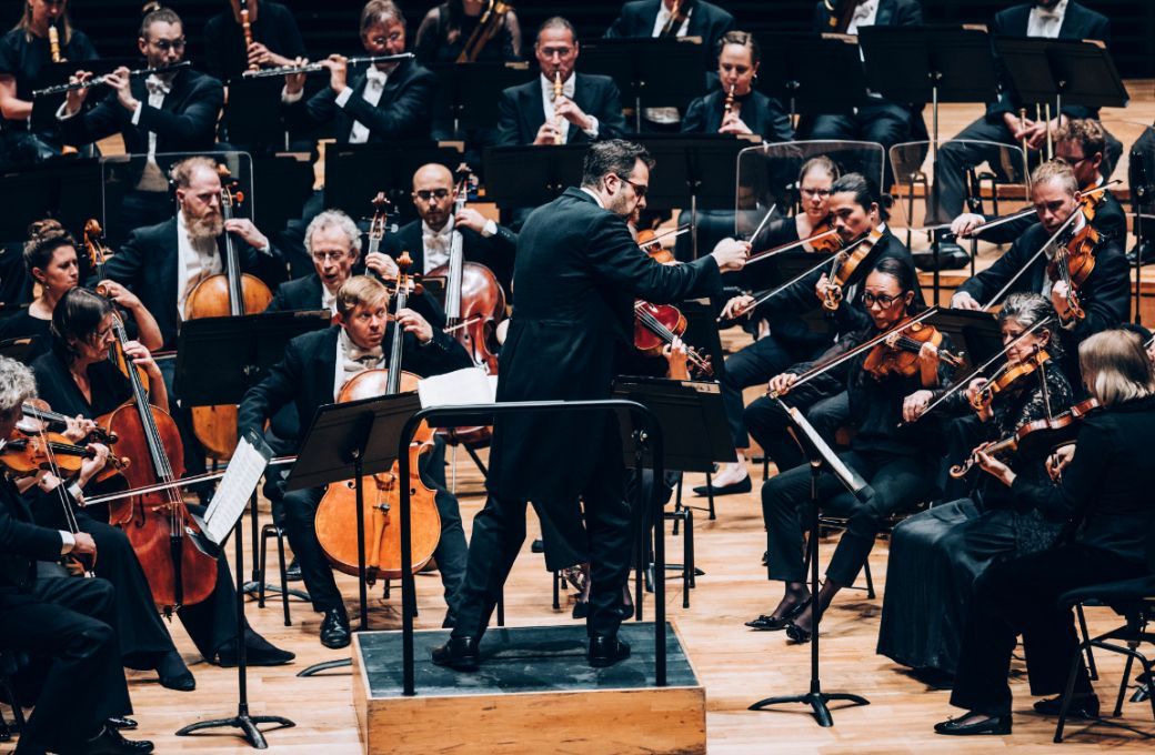 Dinis Sousa dirige l'Orchestre Révolutionnaire et Romantique à la Philharmonie © Ondine Bertrand / Cheeese