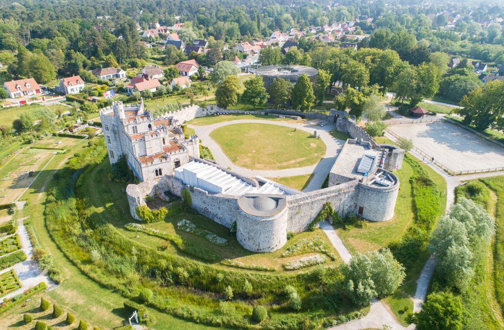 Le ch&acirc;teau d'Hardelot et son th&eacute;&acirc;tre &eacute;lisab&eacute;thain &copy; J&eacute;r&ocirc;me Pouille