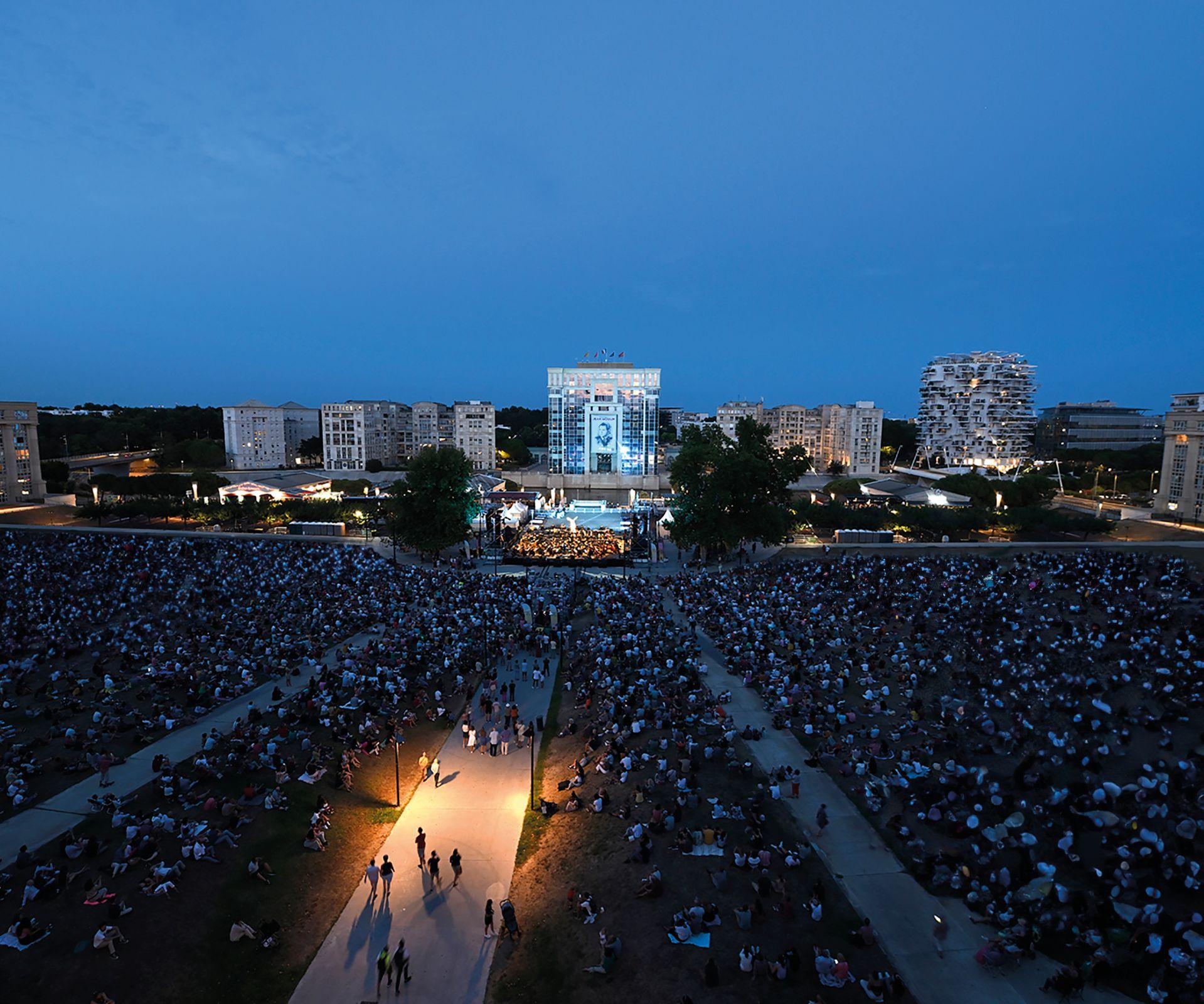 La place de l'Europe, pour le concert d'ouverture du Festival Radio France Occitanie Montpellier &copy; Luc Jennepin