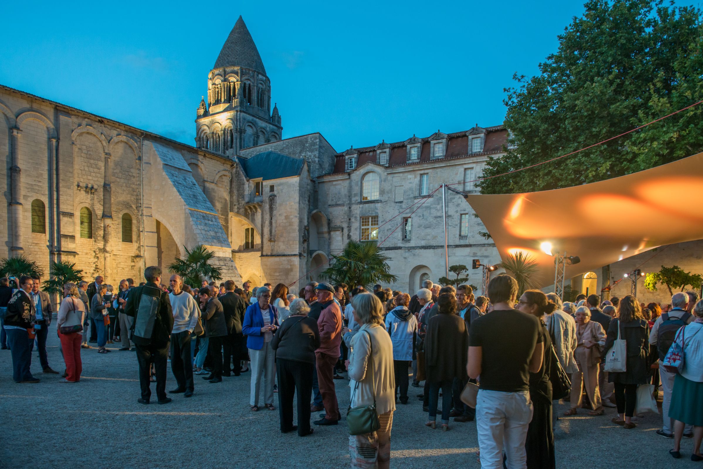 L'Abbaye aux Dames, pendant le Festival de Saintes &copy; Michel Garnier