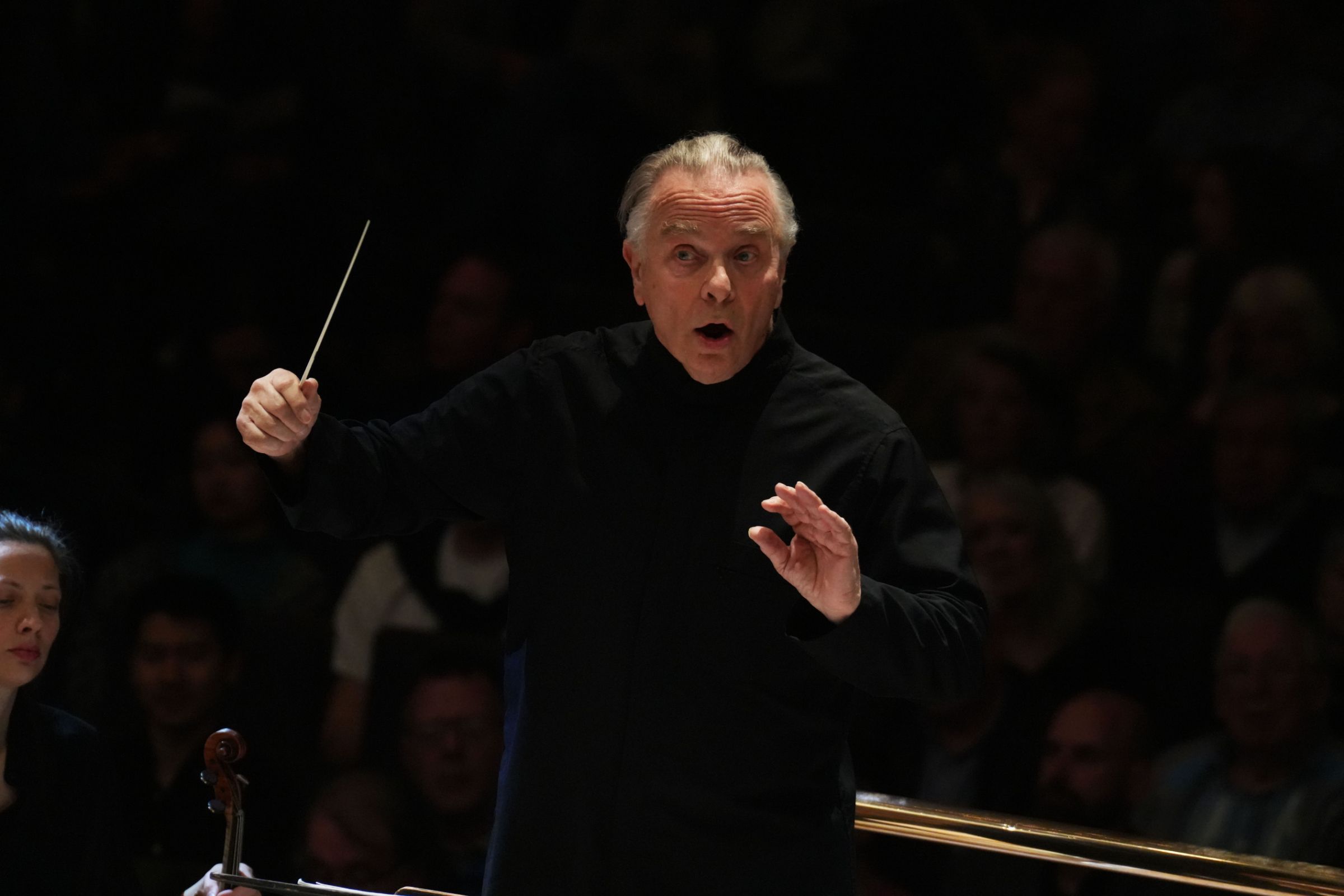 Sir Mark Elder conducts the Hallé &copy; Alex Burns | The Hallé