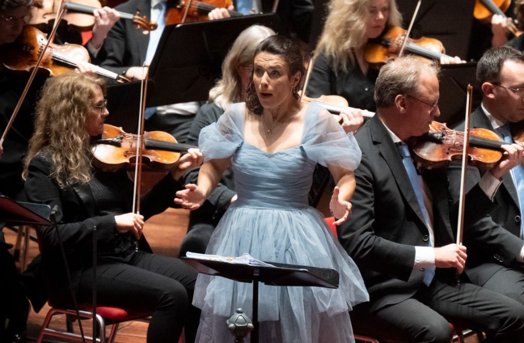 Gloria Rehm (Alice) © Simon Van Boxtel