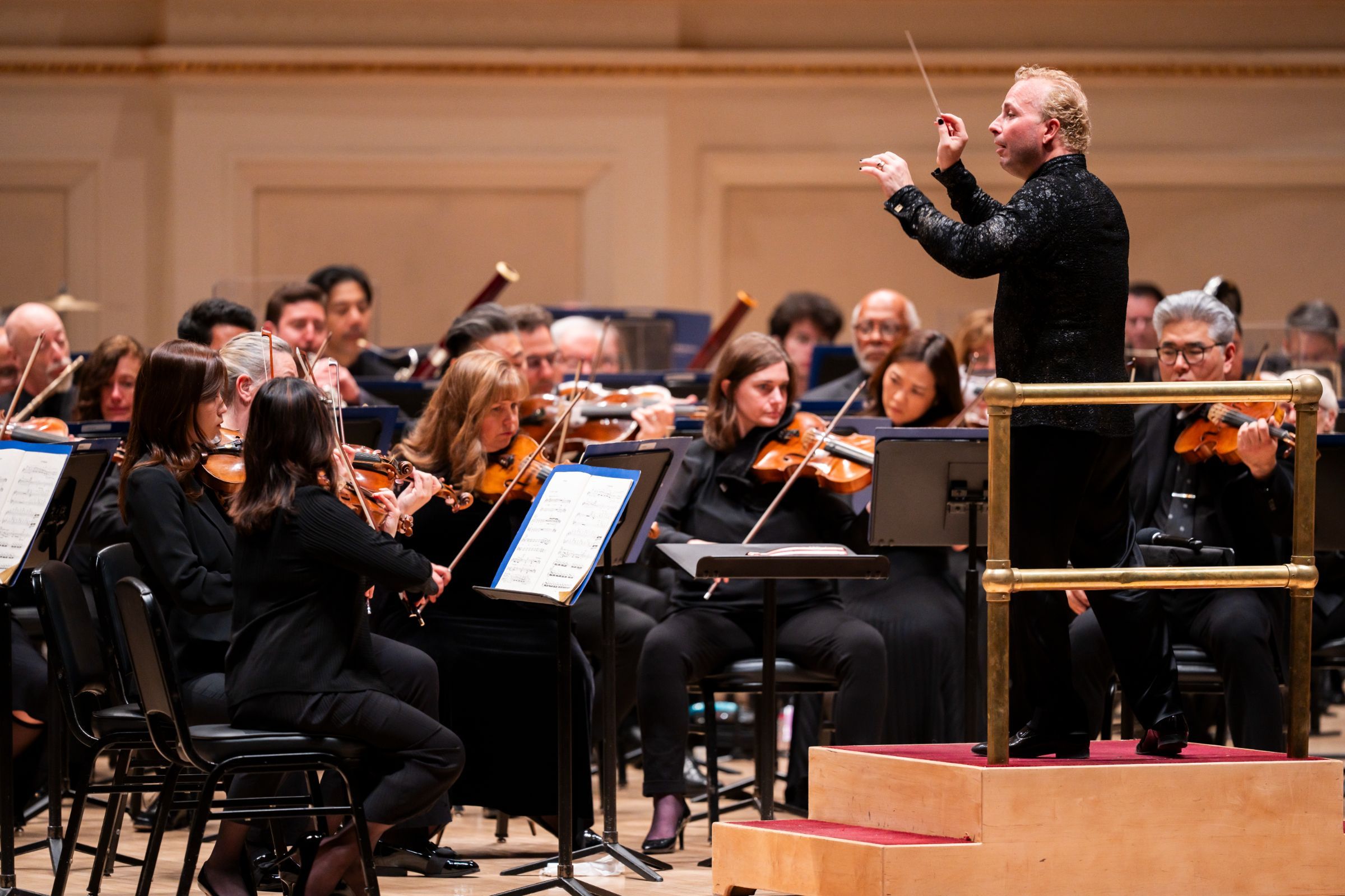 Yannick Nézet-Séguin conducts the Philadelphia Orchestra © Chris Lee