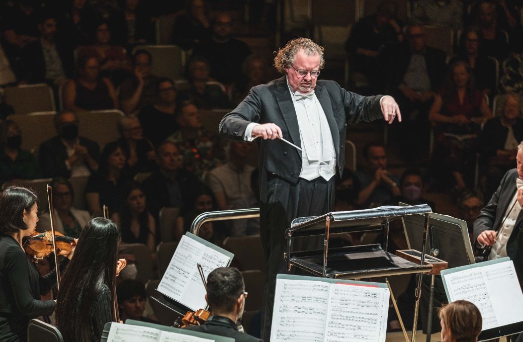 St&eacute;phane Den&egrave;ve conducts the Toronto Symphony Orchestra &copy; Jae Yang