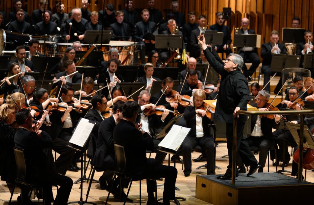 Sir Antonio Pappano conducts the London Symphony Orchestra &copy; LSO | Ash Knotek