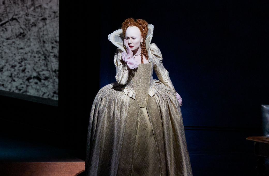 Elsa Dreisig (Elisabetta) &copy; Grand Théâtre de Genève | Magali Dougados