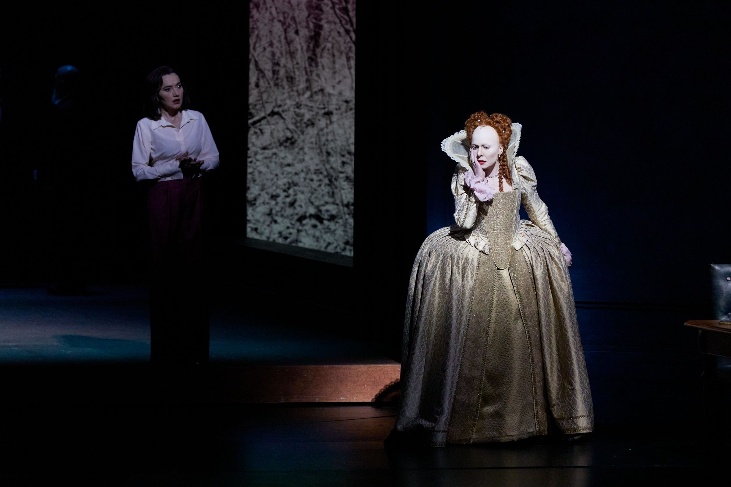 Elsa Dreisig (Elisabetta) © Grand Théâtre de Genève | Magali Dougados