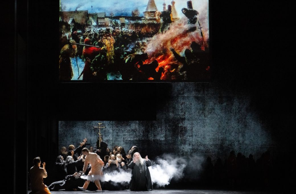 Taras Shtonda (Dosifey) and ensemble &copy; Monika Rittershaus