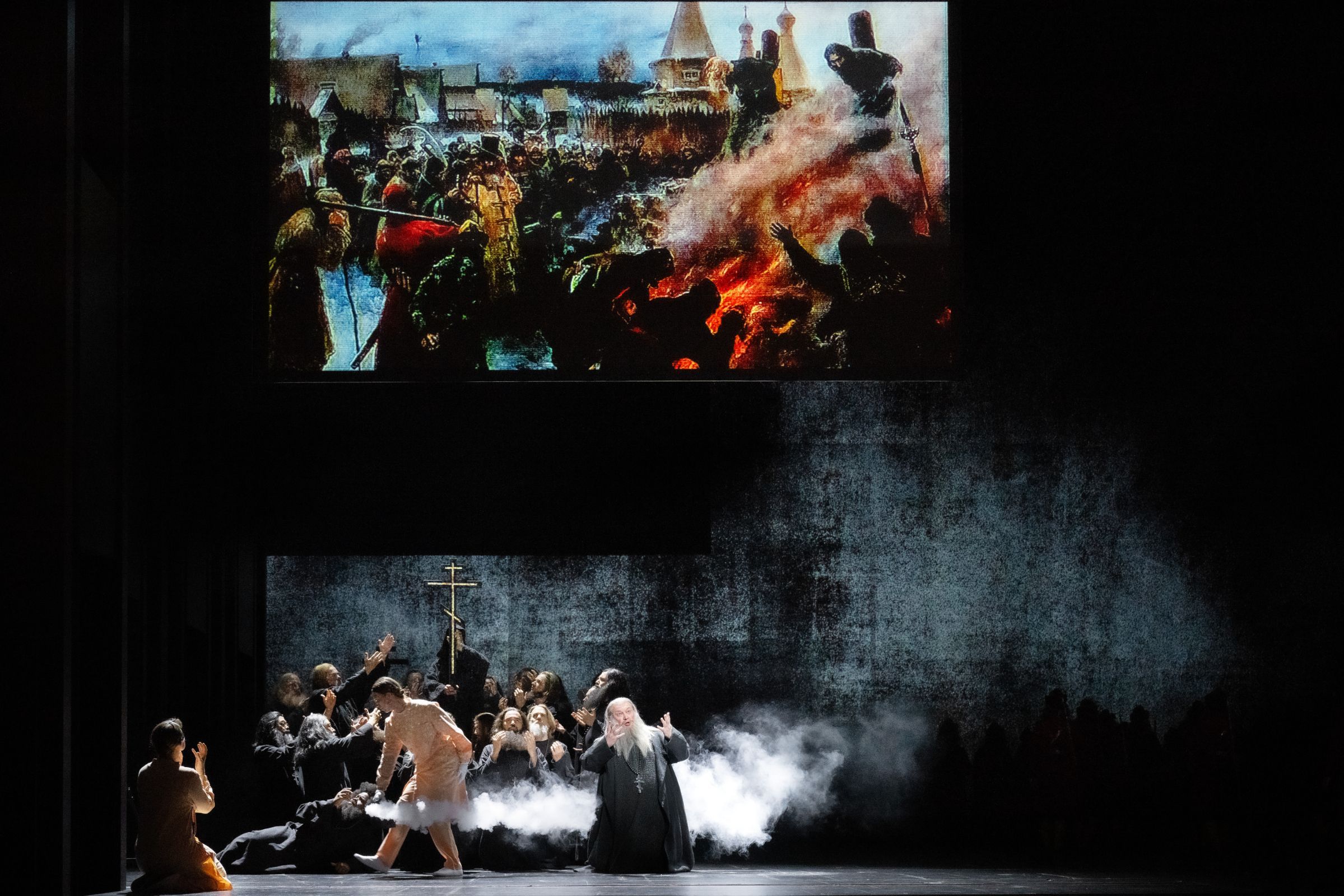 Taras Shtonda (Dosifey) and ensemble &copy; Monika Rittershaus
