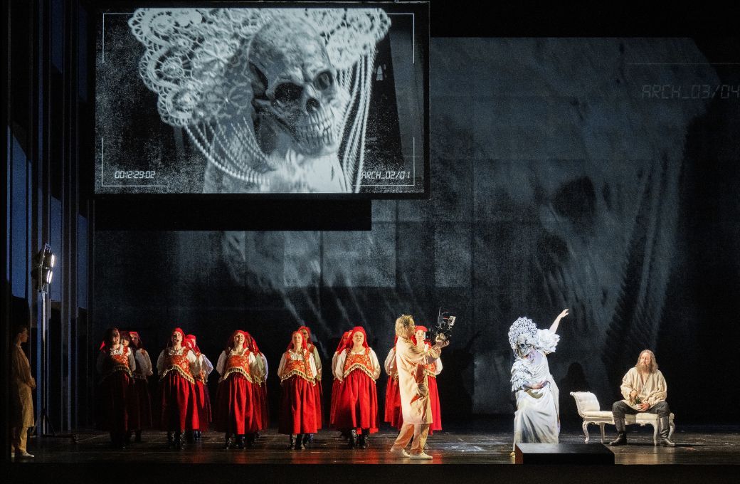 Mika Kares (Prince Ivan Khovansky) and ensemble &copy; Monika Rittershaus