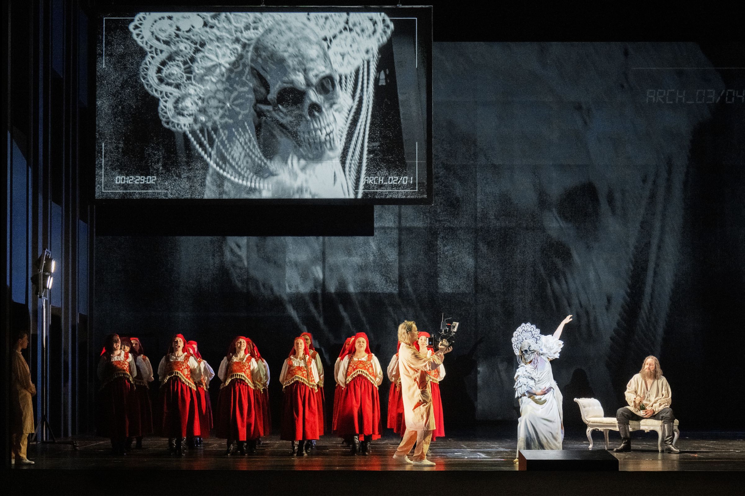 Mika Kares (Prince Ivan Khovansky) and ensemble &copy; Monika Rittershaus