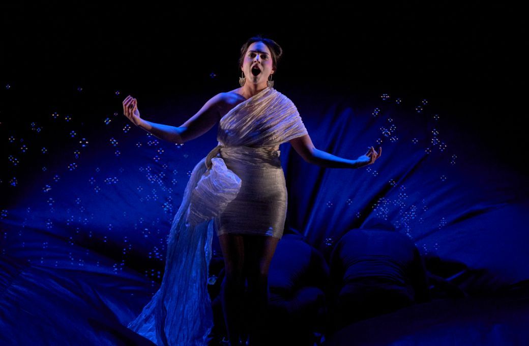 Jone Martínez (Sirena/Mensajera/Dama triste) © Pablo Lorente | Teatros del Canal